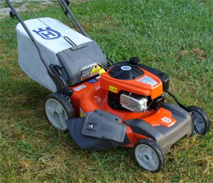 Self Propelled Mower Comparison: Husqvarna HU800AWD vs Honda GCV190